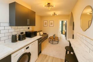 Central 2-Bed Apartment for 4 - Free Parking - 8