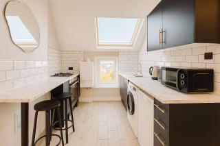 Central 2-Bed Apartment for 4 - Free Parking - 4
