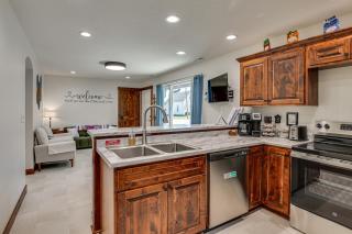 Hamilton Charm Place, 4 Bdrm, 2 Bath, Step-Free - 3