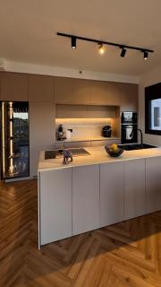 Modern Apartment with Panoramic Views - 4