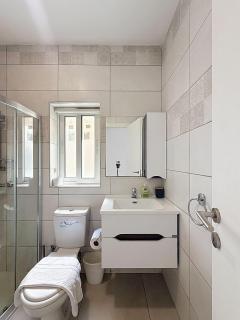 Cosy 1BR Apt Near Beach, Bars & Restaurants - 7