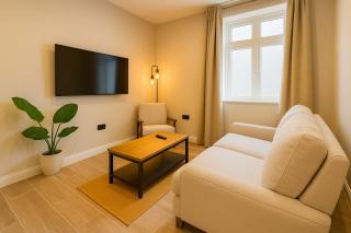 Modern Central 2 Bedroom Flat For 4 - Free Parking - Cardiff - 1