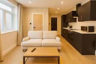 Modern Central 2 Bedroom Flat For 4 - Free Parking - 3