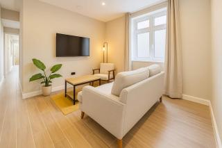 Modern Central 2 Bedroom Flat For 4 - Free Parking - Cardiff - 2