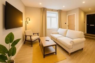 Modern Central 2 Bedroom Flat For 4 - Free Parking - 0