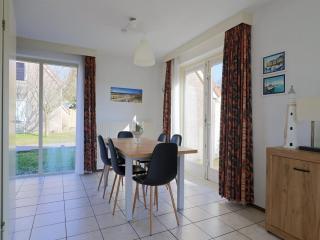 Pleasant holiday home with garden - 3