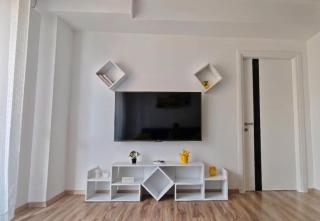 Lemon Apartment with mountain view and fast Wi-Fi - 8