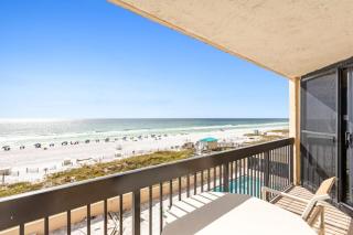 4th Floor Welcoming Condo On-site pool w bar & restaurant - 9