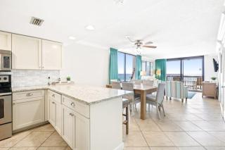 4th Floor Welcoming Condo On-site pool w bar & restaurant - 2