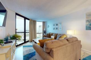 Swanky beachfront hotel-style condo w shared pool hot tub and beach access - 0