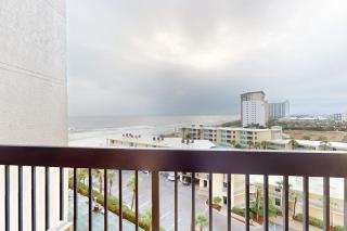 Swanky beachfront hotel-style condo w shared pool hot tub and beach access - 9