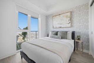 Bright Condo Retreat Skyline Views & Balcony - 9