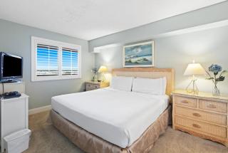 8th Floor Open Condo On-site restaurant w bar Multiple pools - 1