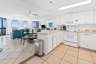 Beautiful Condo Multiple on-site pools w hot tub & splash pad - 1