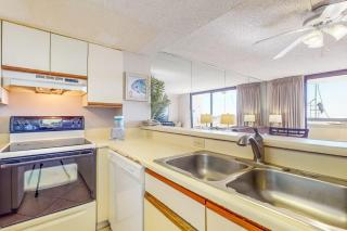 2nd Floor Open Condo On-site restaurant w bar Multiple pools - 1