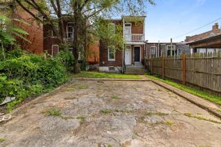 Historic Soulard 2BR Stylish Balcony Retreat - 4