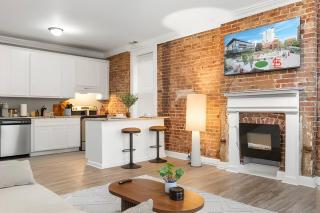 Historic Soulard 2BR Stylish Balcony Retreat - 9