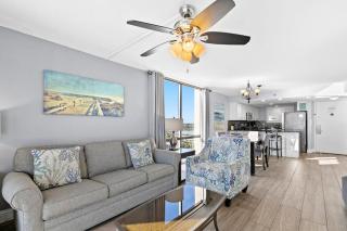10th Floor Beautiful Condo Splash pad w multiple pools & hot tub - 4
