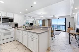 14th Floor Welcoming Condo On-site restaurant Multiple pools w splash pad - 7