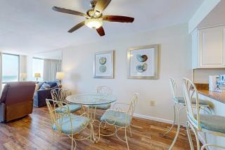 16th floor condo with shared on-site pools hot tub restaurant and bar - 1
