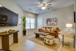 2 Mi to Dtwn Crowley! Modern Escape w/ Pool Access - 6