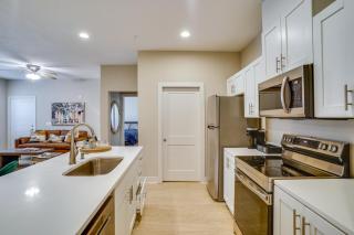 2 Mi to Dtwn Crowley! Modern Escape w/ Pool Access - 2