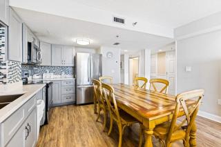 Gulf-front condo with balcony overlooking beach & water - hardwood floors - 4