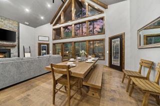 NEW Secluded Cabin Retreat w Loft + Hot Tub - 8