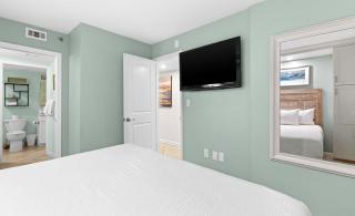 Spacious 18th floor condo w amazing views - shared pool hot tub & central AC - 4