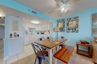 One bedroom condo close to beach w ocean views and private balcony - 4