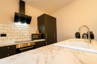 3 Bedroom Central Apartment For 6 - Free Parking - 2