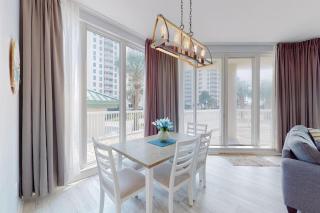 Garden-view condo with lagoon & kid's pools beach access on-site eateries & AC - 4