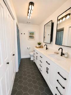 Blue Moon Bungalow. Newly Renovated Retreat! - 5