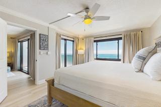 8th Floor Gulf Front Condo Fun Amenities Nearby Shopping & Dining - 1