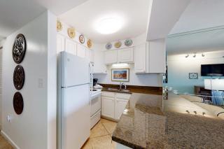 Fifth-floor Gulf view condo with a washer&dryer pool tennis & fitness room - 3