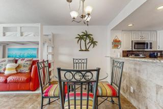 Amazing Unit Splash pad & multiple pools on-site Gulf-front - 3