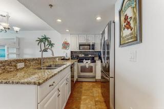 Amazing Unit Splash pad & multiple pools on-site Gulf-front - 2