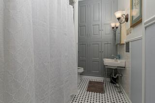 1895 Victorian Home on Historic Walnut Street - 9