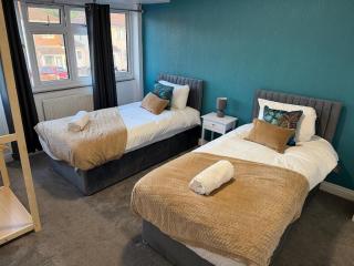Elite Lux Stays - Spacious Luxury Home - 6
