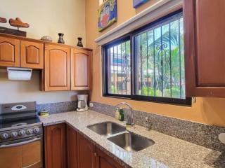 Ocean Paradise #7 Bright Stylish Condo - 6