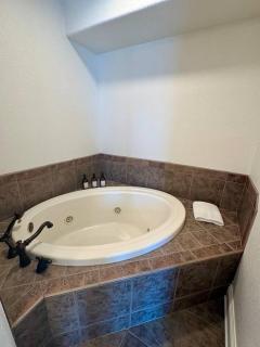 Blue Moon Bungalow. Newly Renovated Retreat! - 1