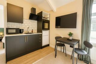 1 Bedroom Apartment in City Centre with Free Parking - 8