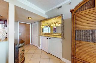 Ocean-view 2nd-floor condo with outdoor pool gym hot tub balcony WD AC - 2