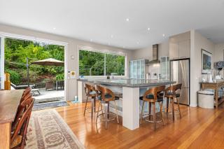 Spa and Surf Retreat - Langs Beach Holiday Home - 5