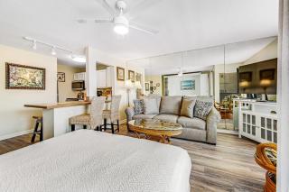 Sparkling Studio with Shared Pools Hot Tubs Golf Tennis & a Private Beach - 5