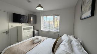 Shetland House- 4bedroom - 3 bathrooms -Contractors Stay - 8