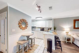 Dog-friendly charming beach condo with pool hot tub sauna deck & water access - 2