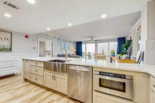 Oceanfront 10th-floor condo with great view balcony WiFi AC & WD - 6