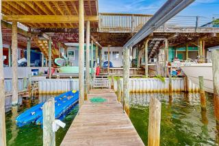 Dog Friendly waterfront townhome with balcony and wifi - 7