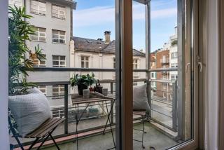 Cozy Central Flat with Balcony - 9
